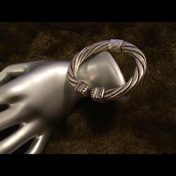 Women’s Vintage Sterling Silver Hinged Bracelet - Picture 8 of 8